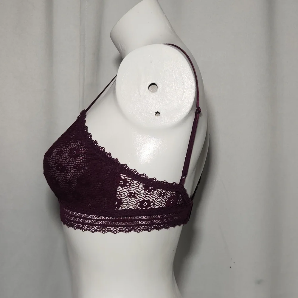 Victoria's Secret Burgandy Daisy Lace Bralette Small